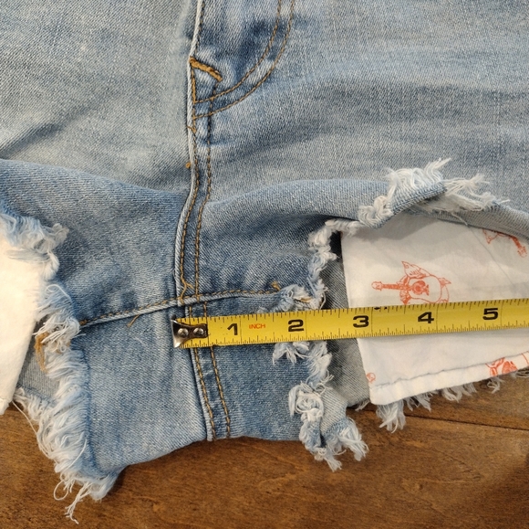 TRUE RELIGION Women's NWOT Low Rise LR Jean Shorts - 26 - Picture 9 of 9